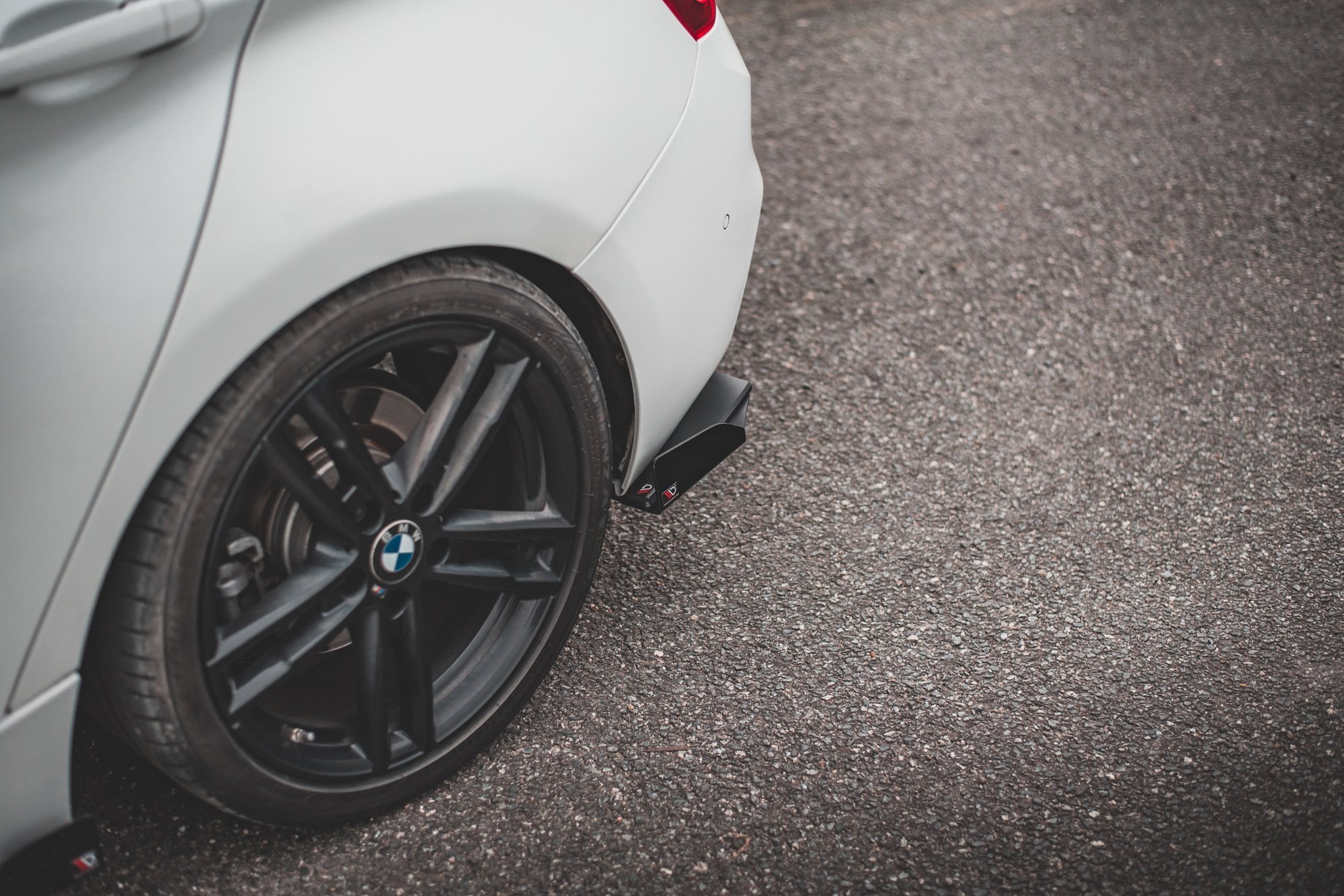 pol_po_Street-Pro-Rear-Side-Splitters-V-3-Flaps-for-BMW-1-F20-M140i-12177_6 pol_po_Street-Pro-Rear-Side-Splitters-V-3-Flaps-for-BMW-1-F20-M140i-12177_6