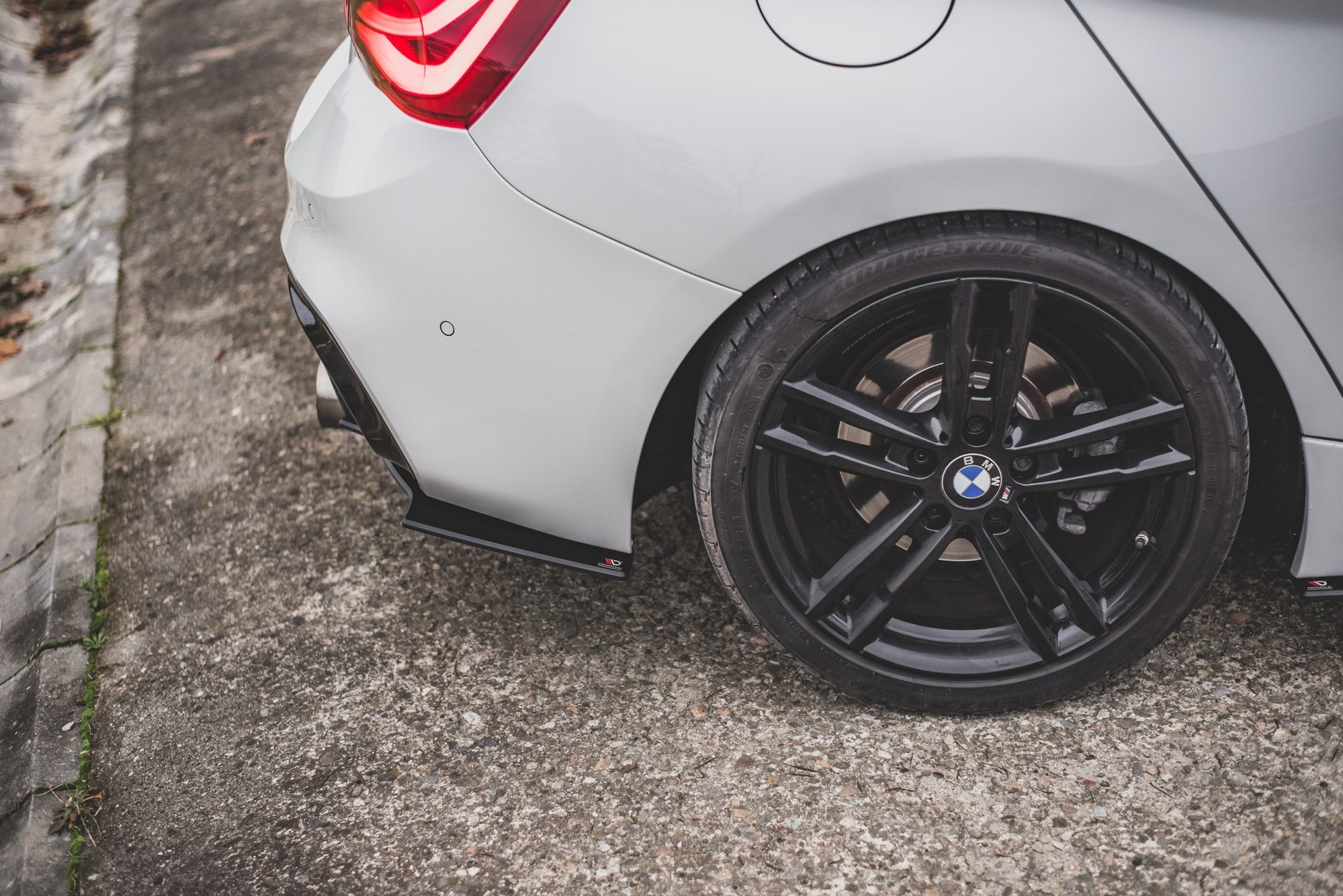 pol_po_Street-Pro-Rear-Side-Splitters-V-3-for-BMW-1-F20-M140i-12173_4 pol_po_Street-Pro-Rear-Side-Splitters-V-3-for-BMW-1-F20-M140i-12173_4
