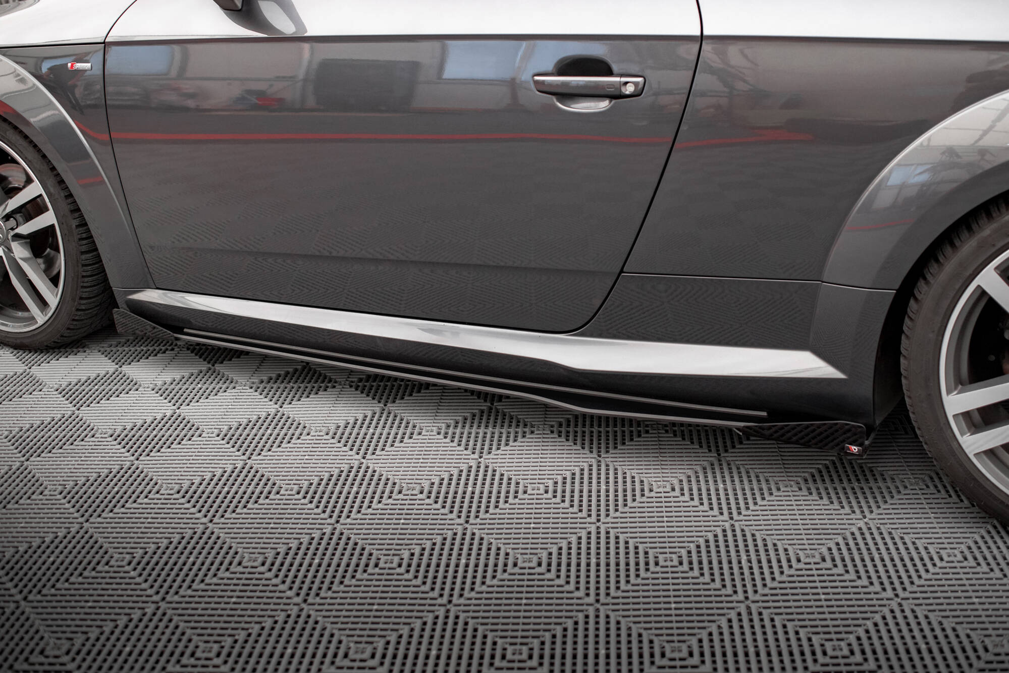 pol_po_Street-Pro-Side-Skirts-Diffusers-Flaps-Audi-TT-S-S-Line-8S-19493_4 pol_po_Street-Pro-Side-Skirts-Diffusers-Flaps-Audi-TT-S-S-Line-8S-19493_4