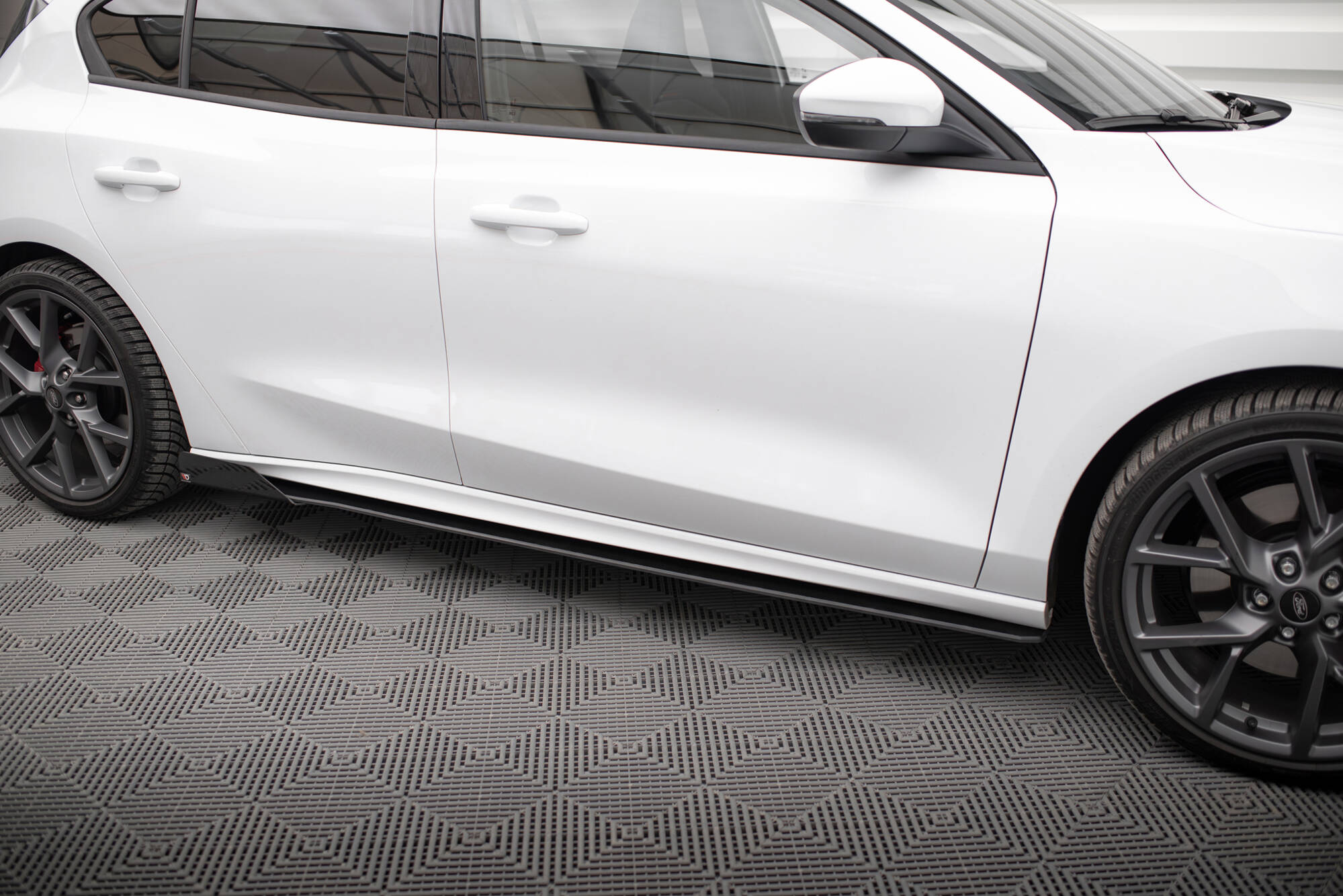 pol_po_Street-Pro-Side-Skirts-Diffusers-Flaps-Ford-Focus-ST-ST-Line-Mk4-10043_12 pol_po_Street-Pro-Side-Skirts-Diffusers-Flaps-Ford-Focus-ST-ST-Line-Mk4-10043_12