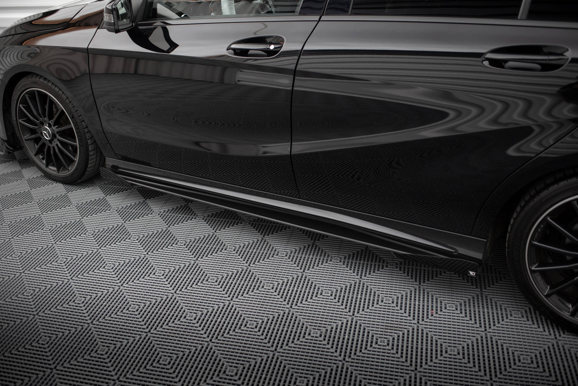 pol_po_Street-Pro-Side-Skirts-Diffusers-Flaps-Mercedes-Benz-A-AMG-Line-W176-Facelift-18982_6 pol_po_Street-Pro-Side-Skirts-Diffusers-Flaps-Mercedes-Benz-A-AMG-Line-W176-Facelift-18982_6