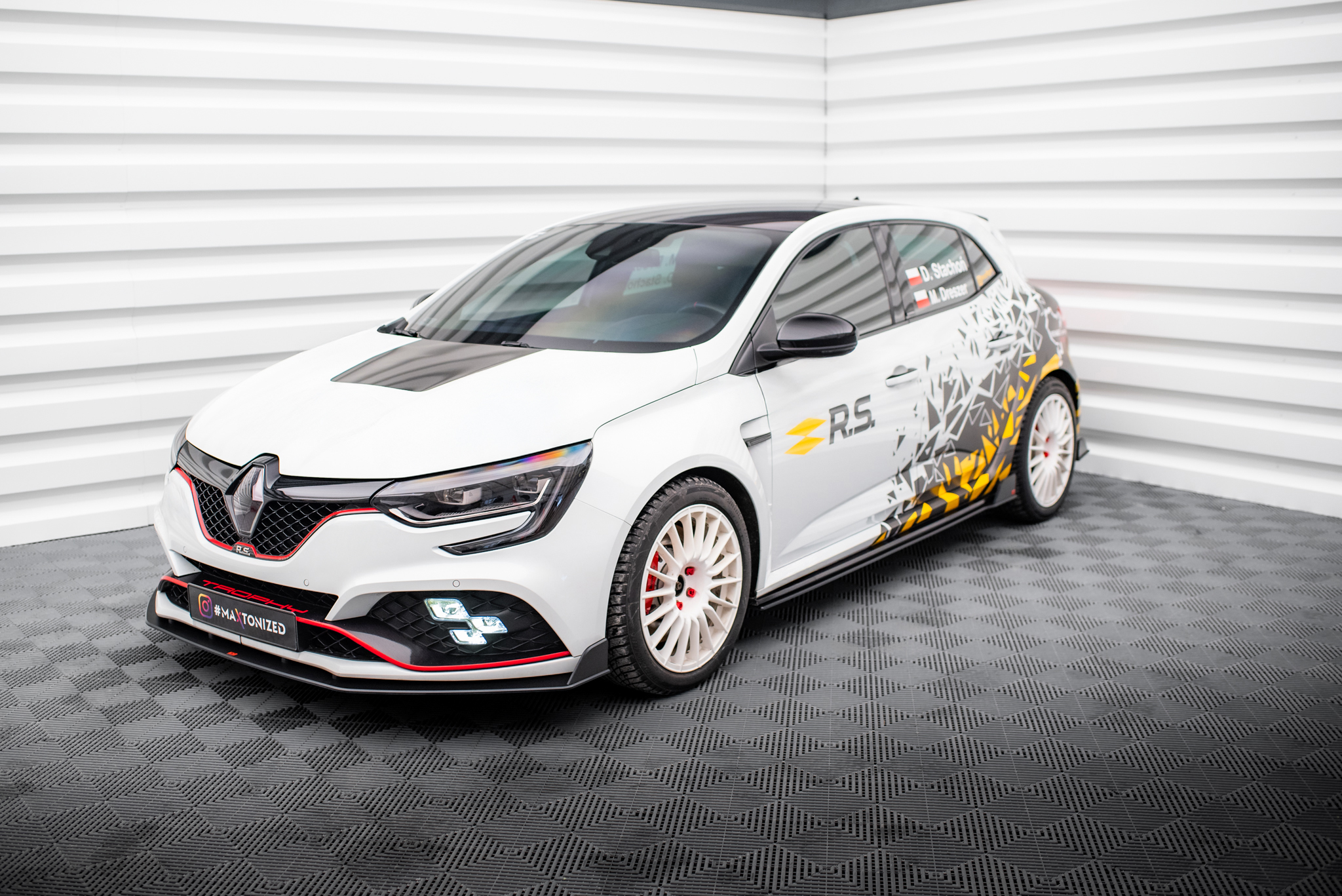 pol_po_Street-Pro-Side-Skirts-Diffusers-Renault-Megane-RS-Mk4-23207_4 pol_po_Street-Pro-Side-Skirts-Diffusers-Renault-Megane-RS-Mk4-23207_4