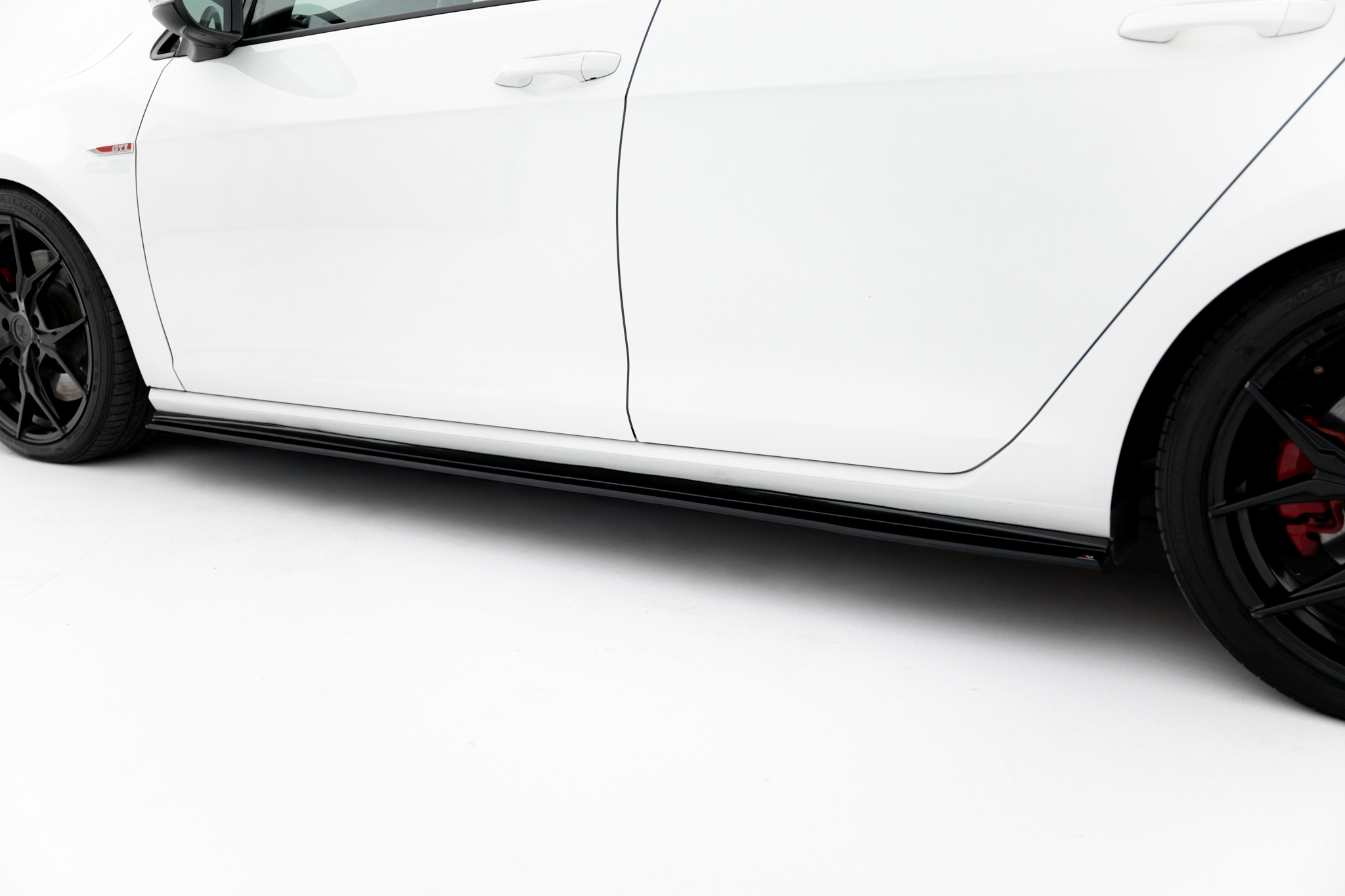 pol_po_Street-Pro-Side-Skirts-Diffusers-VW-Golf-7-GTI-9580_4 pol_po_Street-Pro-Side-Skirts-Diffusers-VW-Golf-7-GTI-9580_4