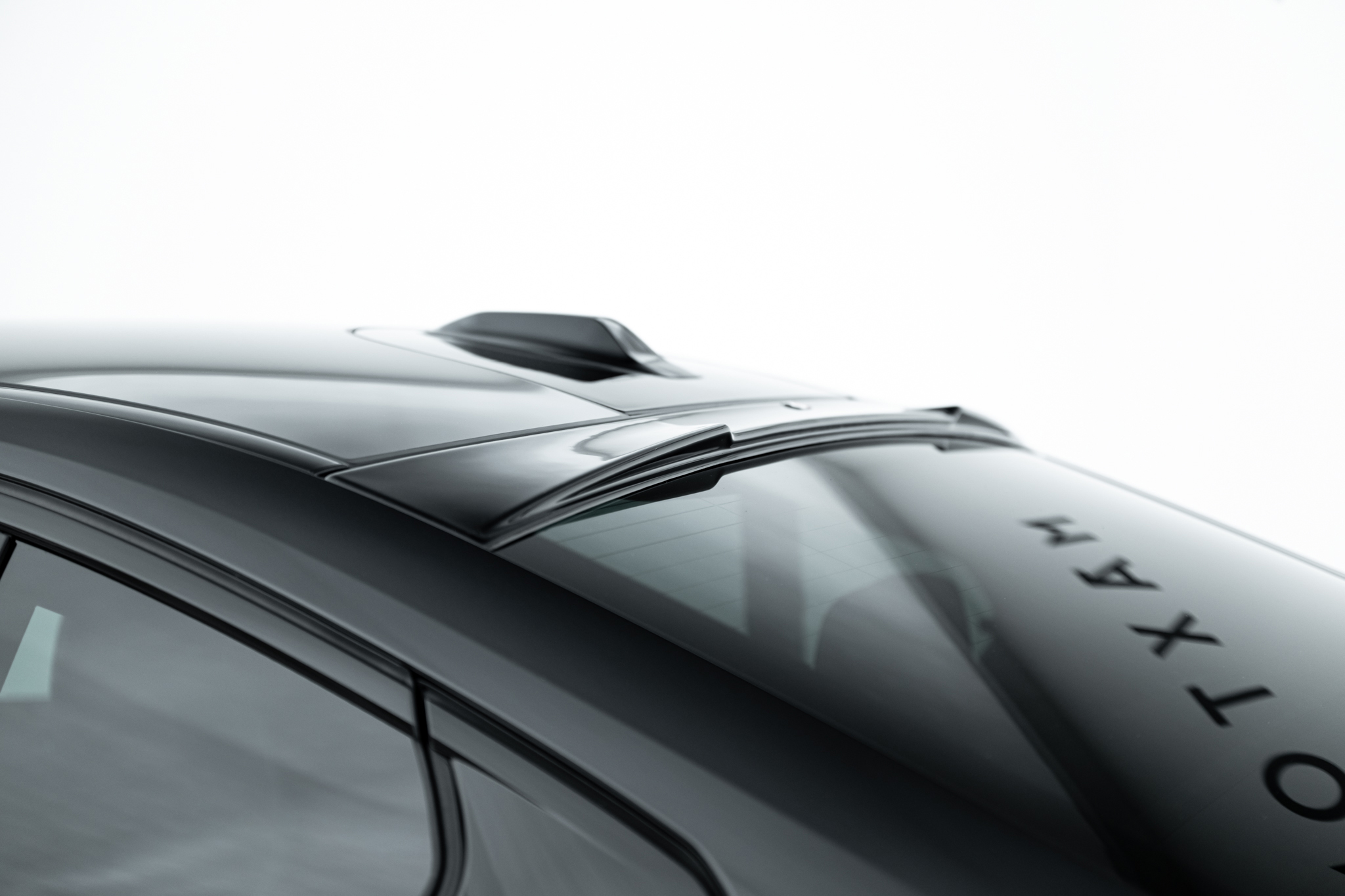 pol_po_The-extension-of-the-rear-window-BMW-M5-Sedan-G90-22750_6 pol_po_The-extension-of-the-rear-window-BMW-M5-Sedan-G90-22750_6