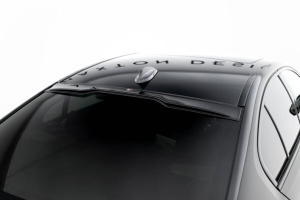 The extension of the rear window BMW M550i / 5 M-Pack Sedan G30