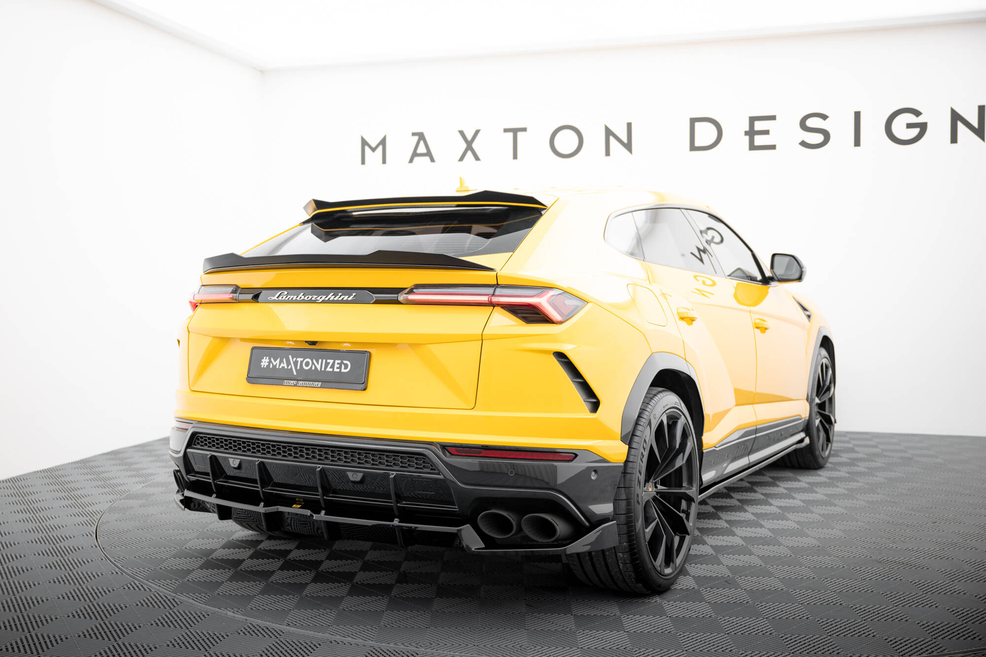 pol_po_Upper-Spoiler-Cap-Lamborghini-Urus-Mk1-16118_5 pol_po_Upper-Spoiler-Cap-Lamborghini-Urus-Mk1-16118_5